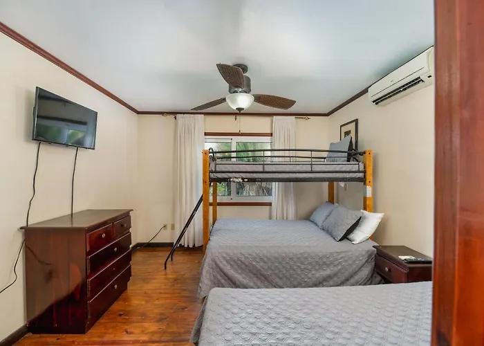 Exclusive House Near West End & Beaches - Starlink
